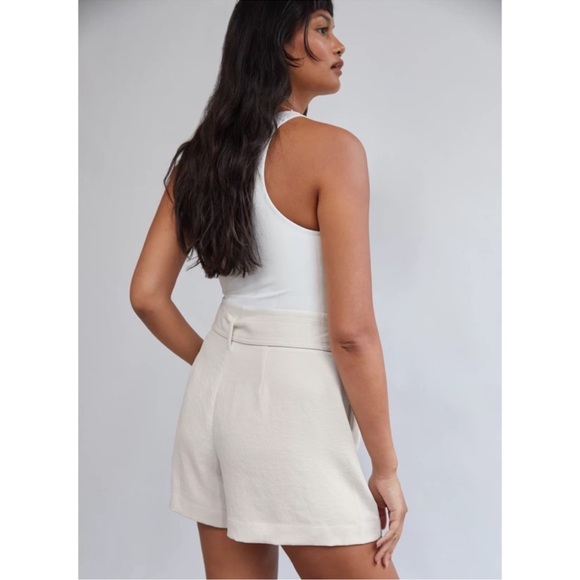 Aritzia Wilfred Paper bag shorts - light cream - Picture 3 of 7